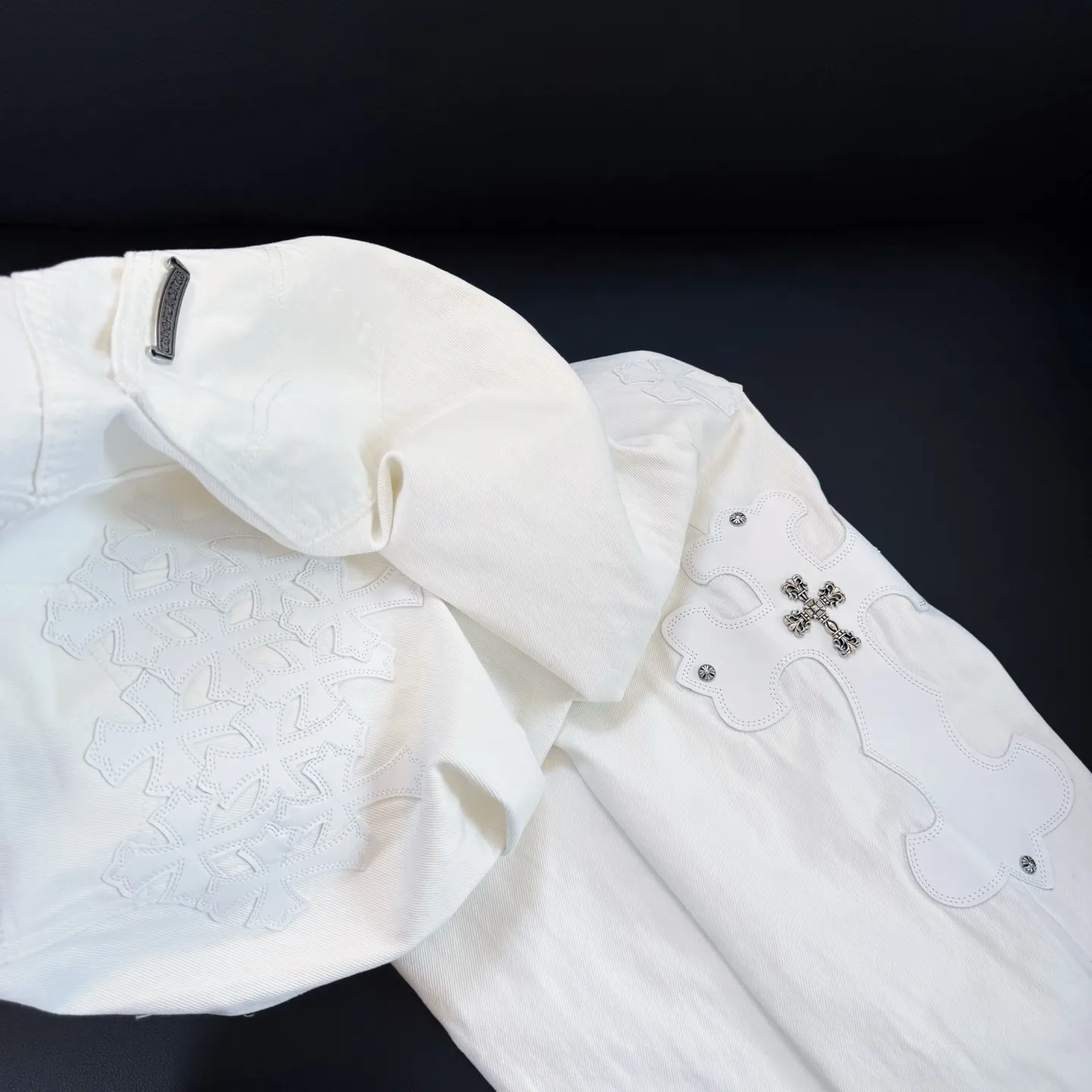 P300 Style number: D297 Chrome Hearts White Ox King Size: 28, 30, 32, 34 (S-XL) Color: White Size reference: Pants length 100 102 104 106 106 Waist 72 76 80 84 88 Recommended weight S (about 110 pounds) M (about 120 pounds) L (about 140 pounds) XL (around 165)